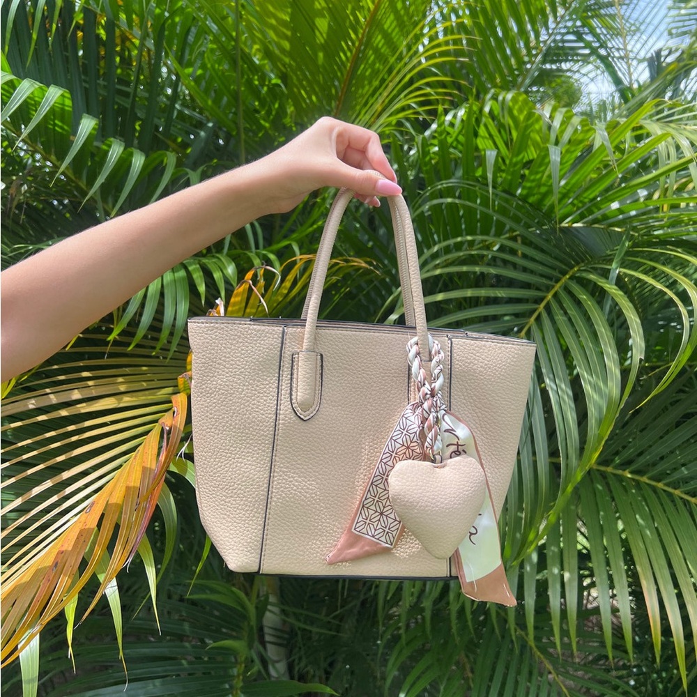 Elegant Cream Tote Bag - Picture 6 of 6